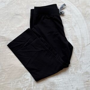 FIGS Black Livingston High-Waisted Scrub Pants in XL Petite.